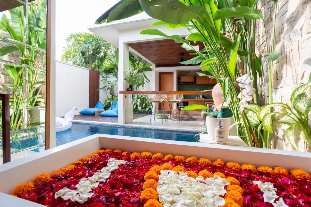 Bali Vilaasee Seminyak Buitenkant foto